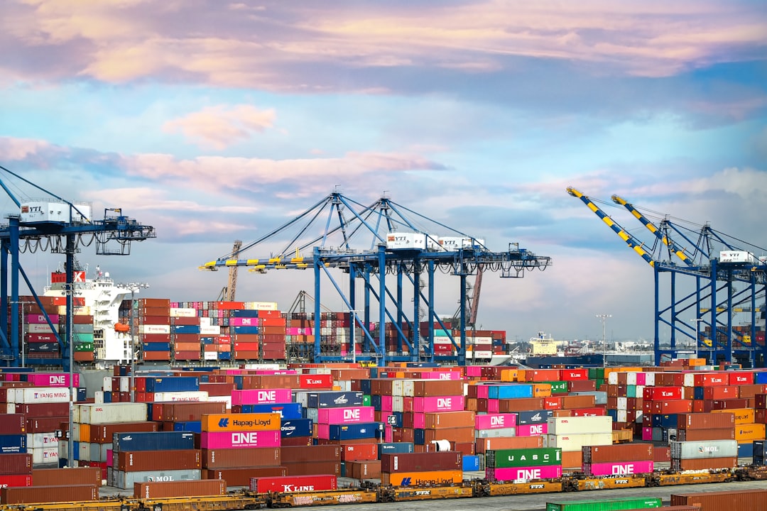 Photo Shipping containers